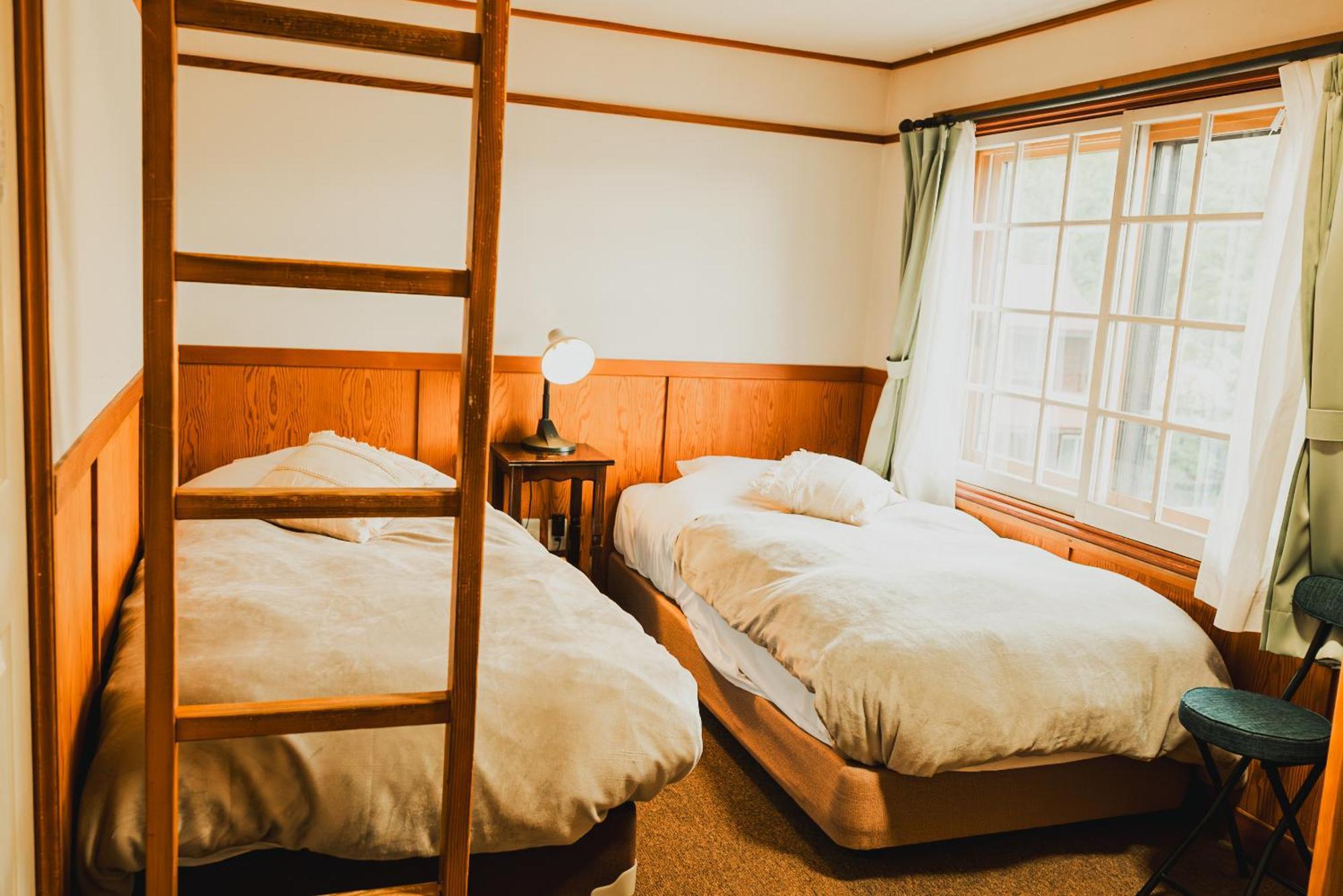Hakuba Pension & Log Hotel Meteor Exterior photo