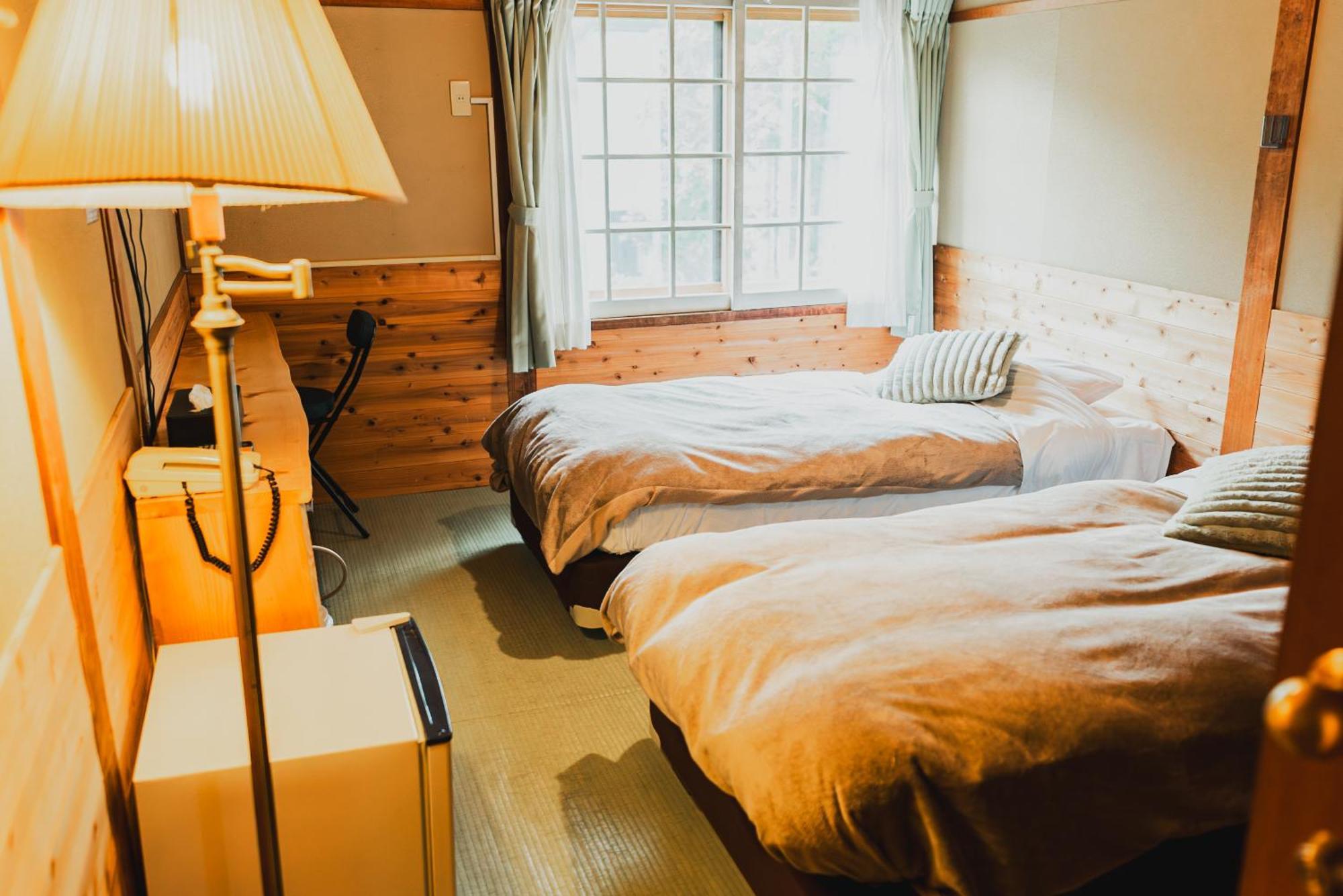Hakuba Pension & Log Hotel Meteor Exterior photo